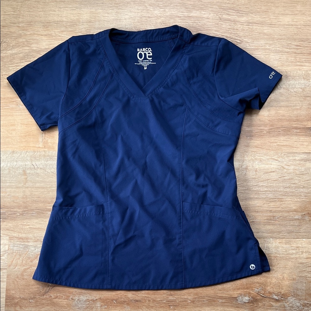 EUC Barco One navy scrub top